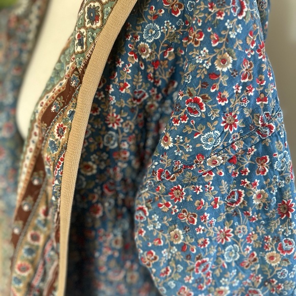 Bohemian Reversible Quilt Jacket with Hood - Picture 7 of 12